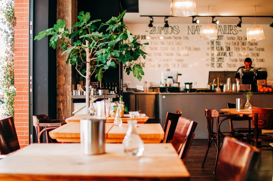 Specialty coffee shop scene for Poesía Mestiza journal